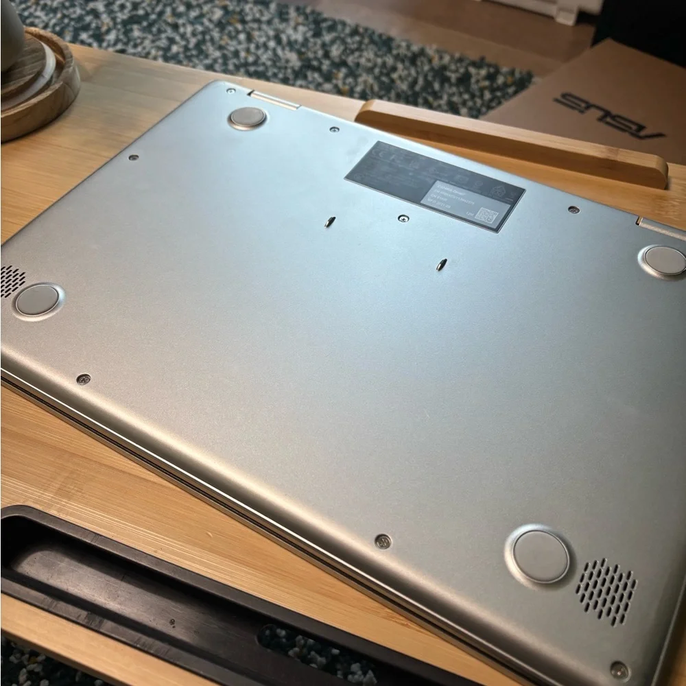 :)ASUS Laptop - Silver Used almost perfect condition (only scuffed up on bottom)